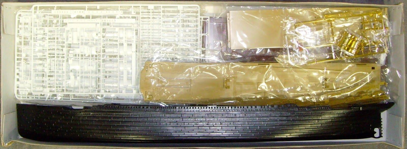 1/350th RMS Titanic Ship Model Kit with Display Stand K8604
