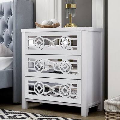 Antique White 3 Drawer Accent Chest I507