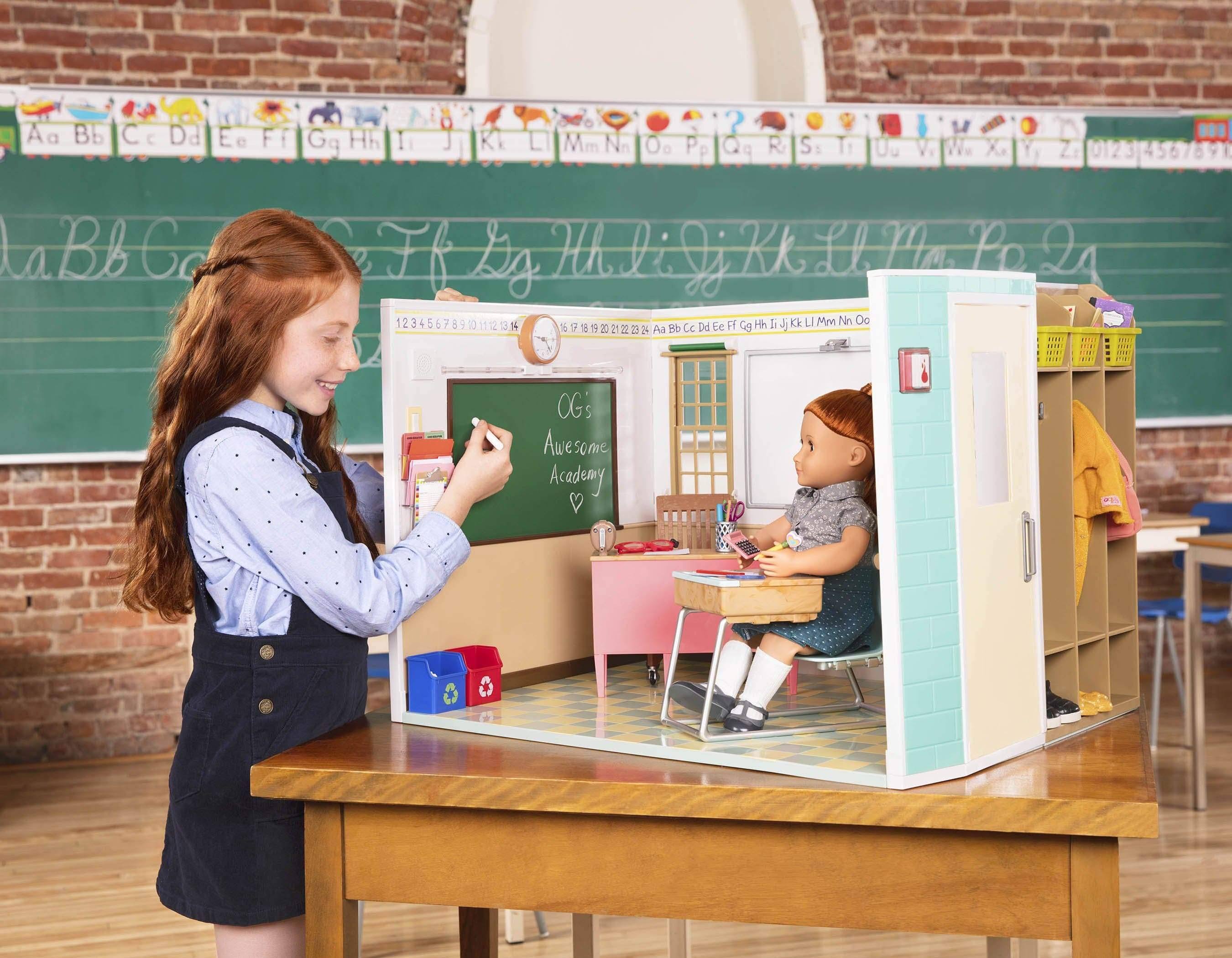 School Room for 18 in Dolls P630