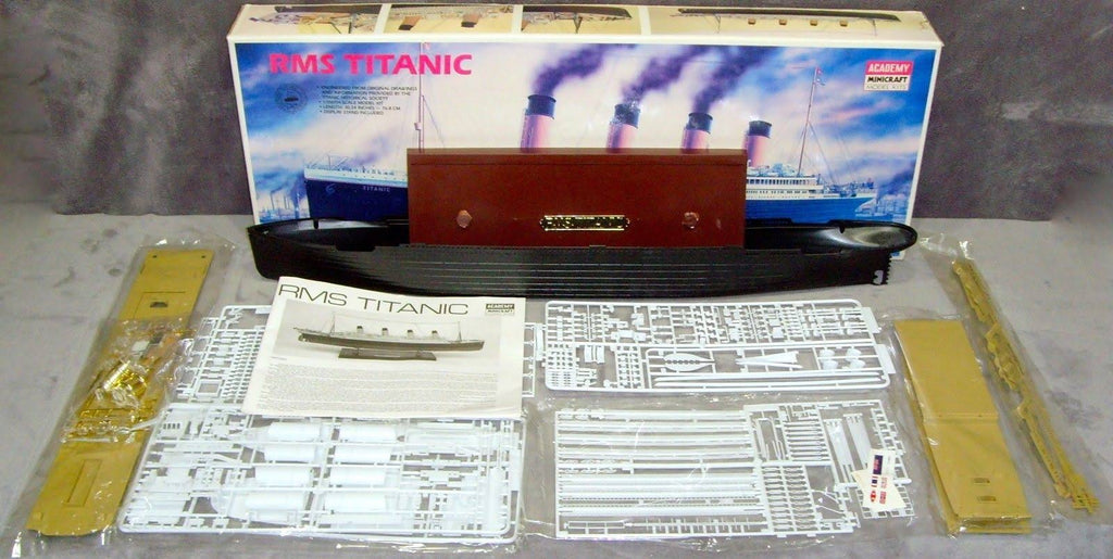 1/350th RMS Titanic Ship Model Kit with Display Stand K8604