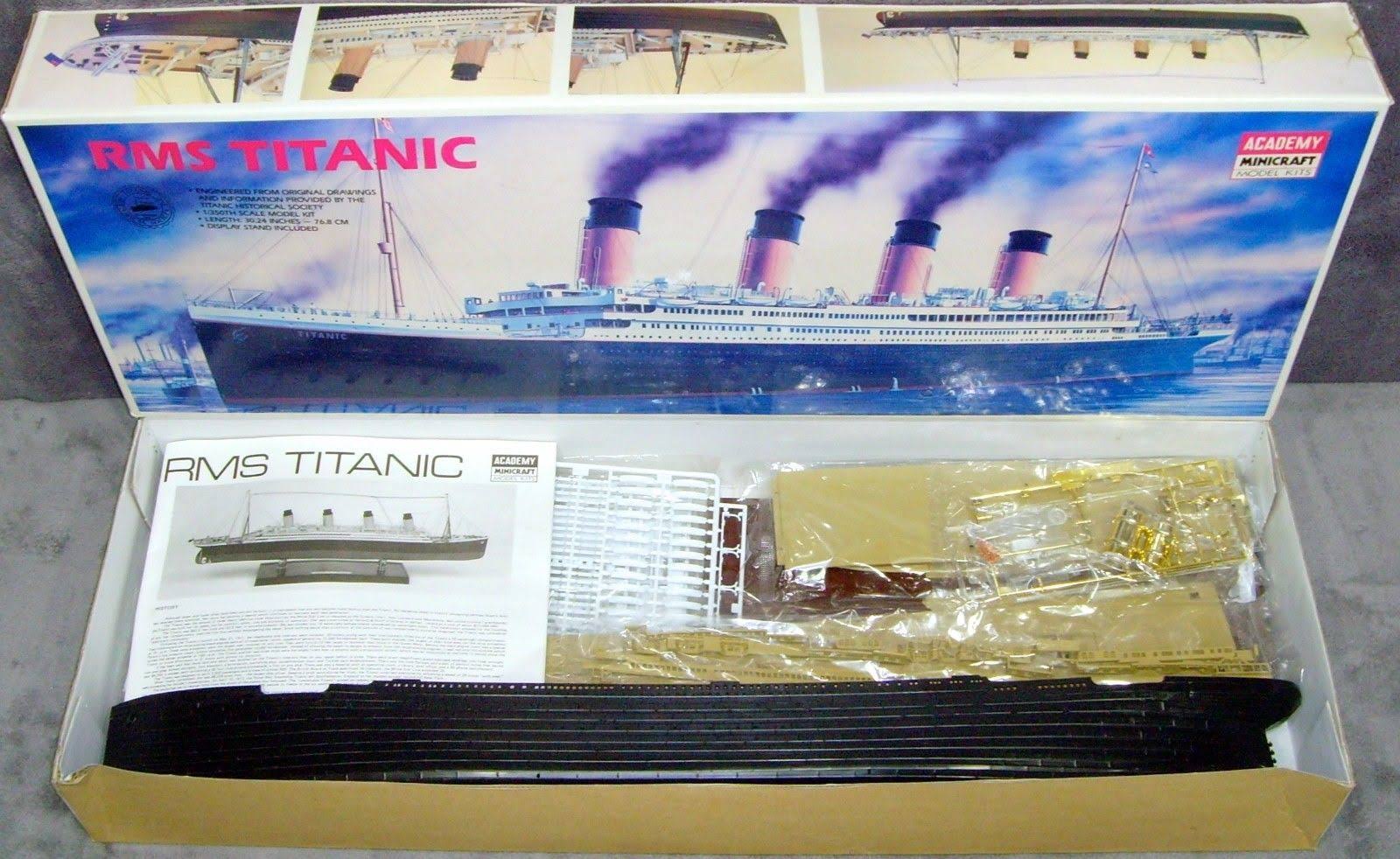 1/350th RMS Titanic Ship Model Kit with Display Stand K8604