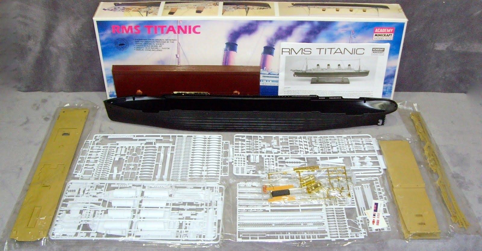 1/350th RMS Titanic Ship Model Kit with Display Stand K8604