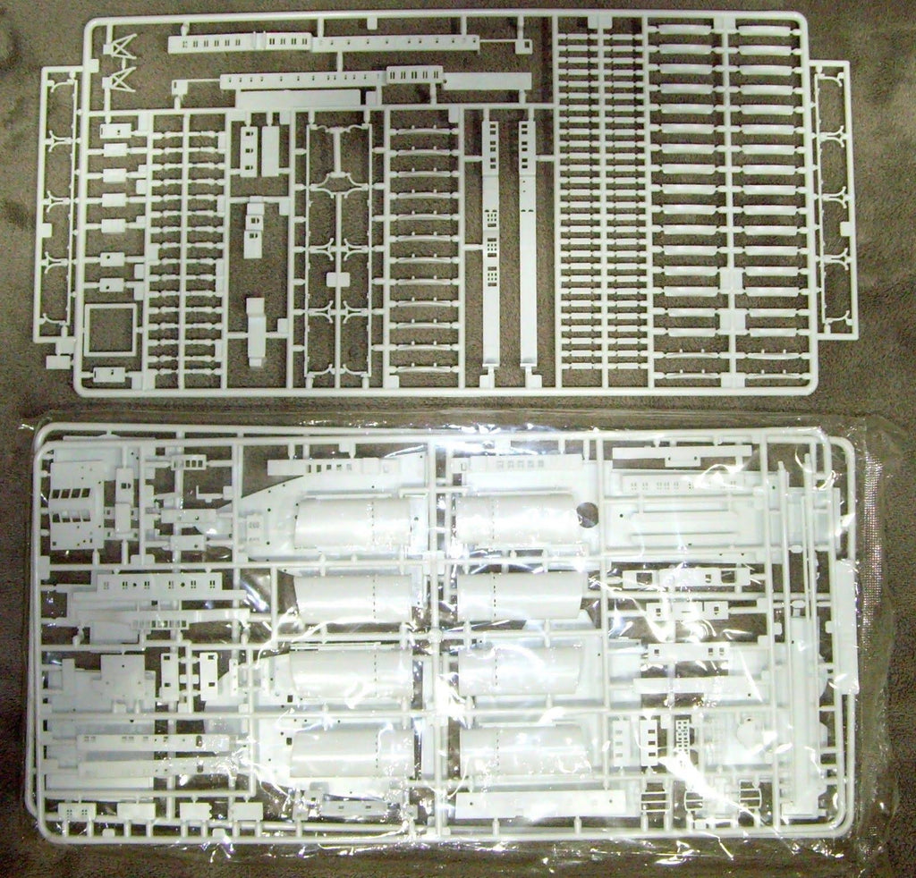 1/350th RMS Titanic Ship Model Kit with Display Stand K8604