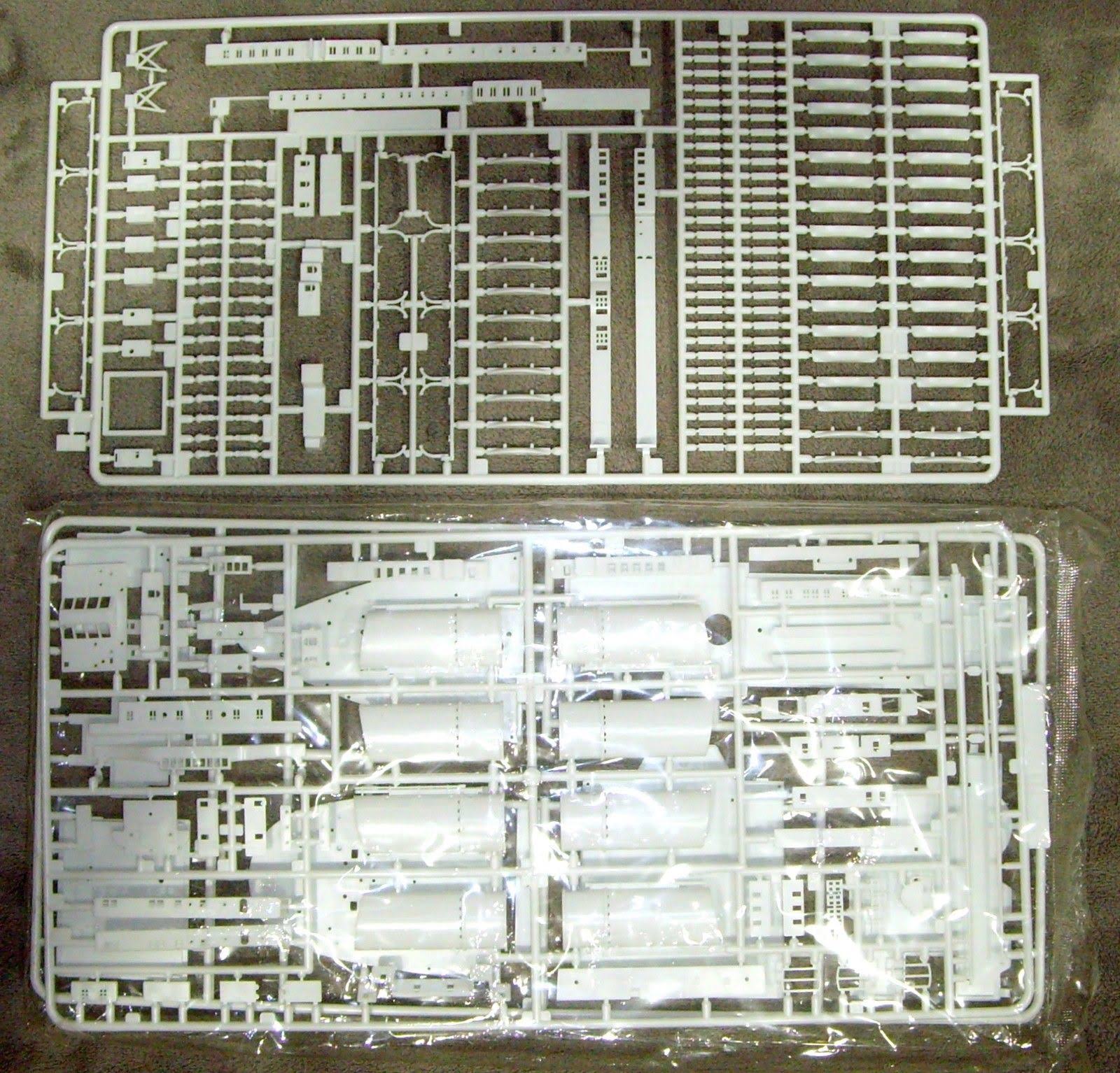 1/350th RMS Titanic Ship Model Kit with Display Stand K8604