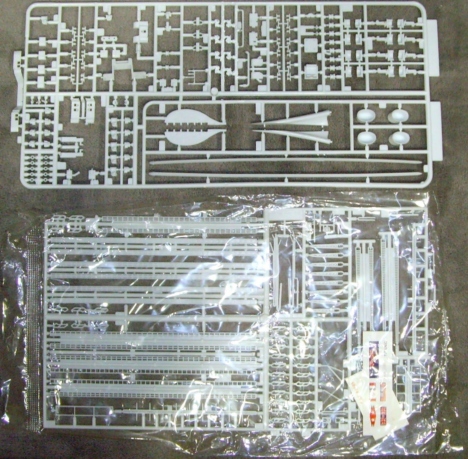 1/350th RMS Titanic Ship Model Kit with Display Stand K8604